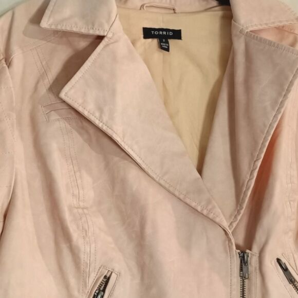 Torrid Pastel Pink Faux Leather Plus Sz Fully Lined Biker Jacket Sz 2 - Picture 8 of 10